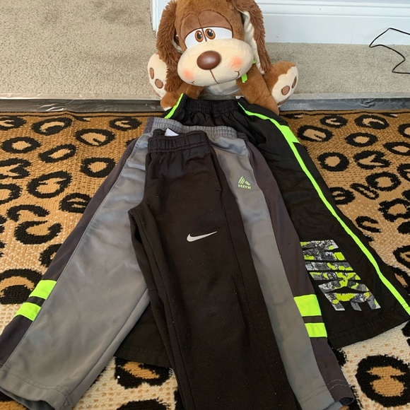 Set of 3 Nike and Reebok pants - Picture 3 of 3